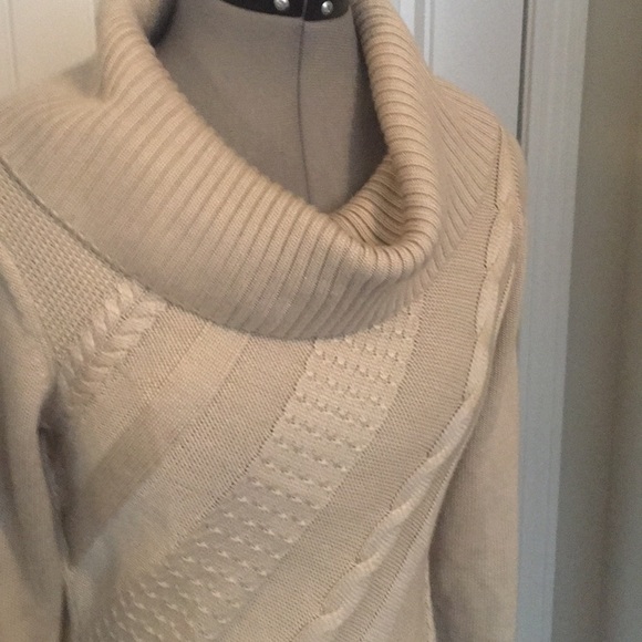 Sz M Tahari Knit Sweater Dress Cream color EUC - Picture 2 of 6